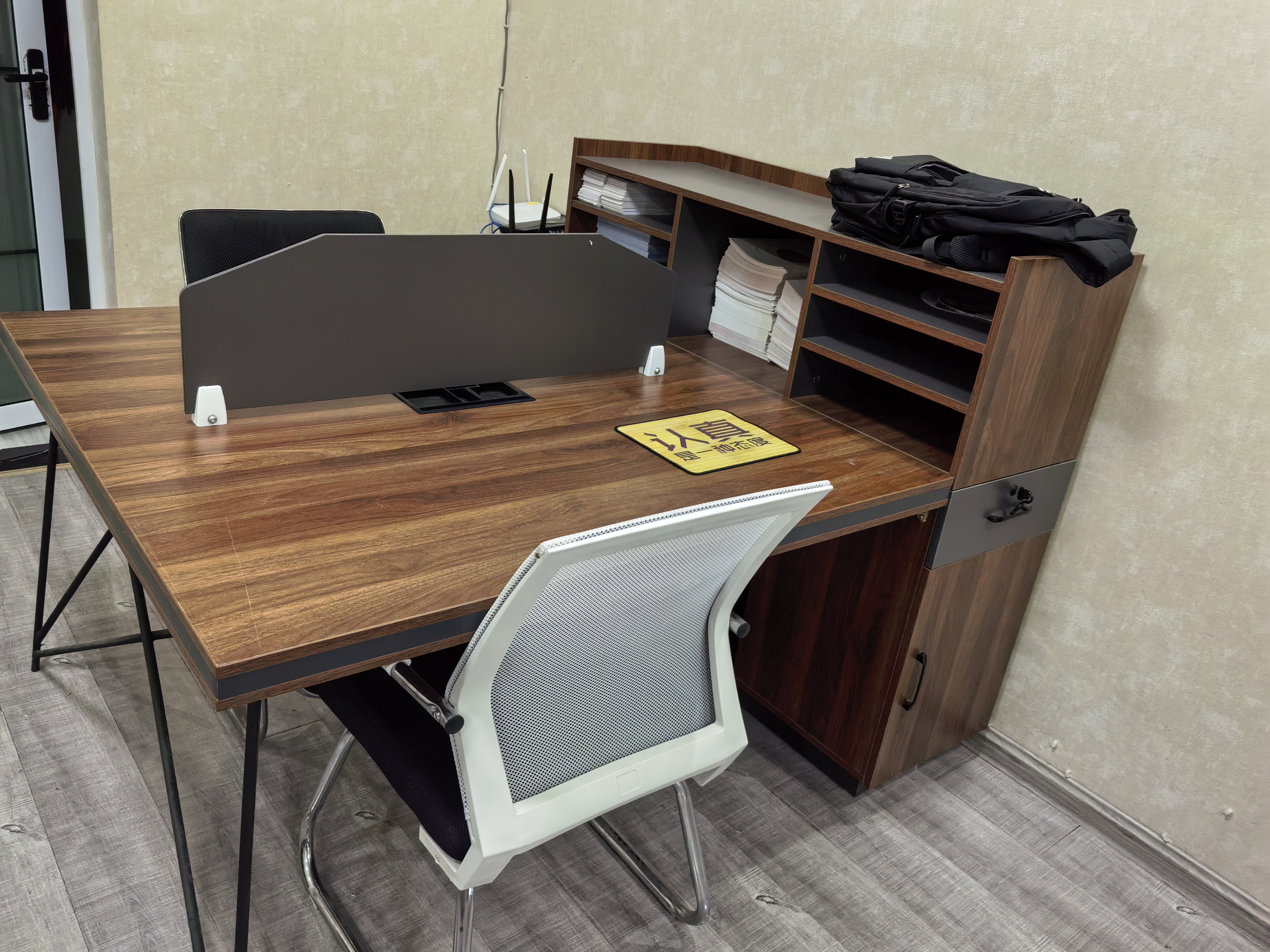 9.9成新办公家具出售